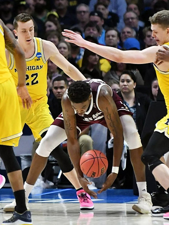Duncan Robinson (22) and Moritz Wagner (13)