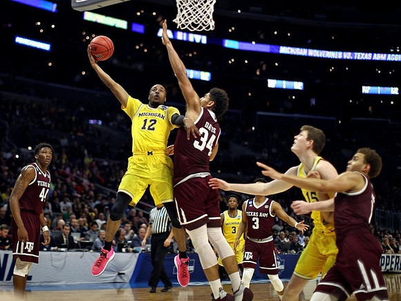 Muhammad-Ali Abdur-Rahkman (12), Zavier Simpson (3), and Jon Teske (15)