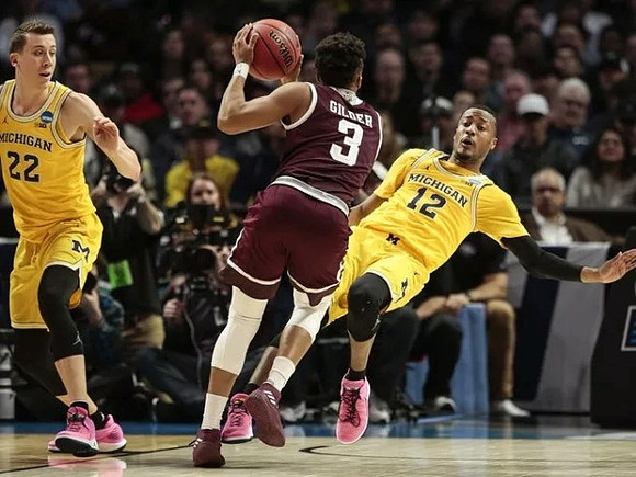 Duncan Robinson (22) and Muhammad-Ali Abdur-Rahkman (12)