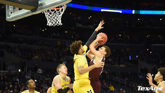 Muhammad-Ali Abdur-Rahkman (12), Moritz Wagner (13), Isaiah Livers (4), and Jordan Poole (2)