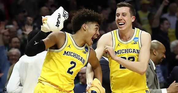 Jordan Poole (2) and Duncan Robinson (22)