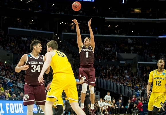 Jon Teske (15) and Muhammad-Ali Abdur-Rahkman (12)