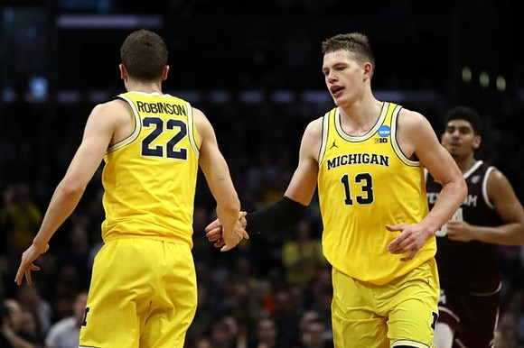 Duncan Robinson (22) and Moritz Wagner (13)