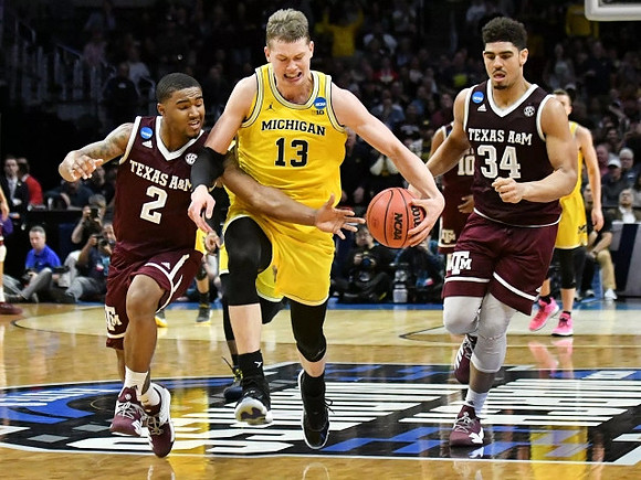 Moritz Wagner (13) and Duncan Robinson (22)