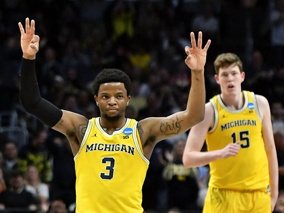 Zavier Simpson (3) and Jon Teske (15)