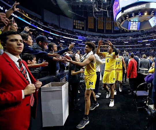 Jordan Poole (2), Isaiah Livers (4), and C.J. Baird (24)