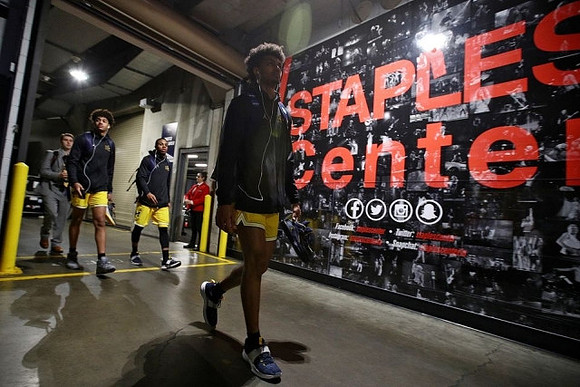 Jordan Poole (2), Jaaron Simmons (5), and Ibi Watson (23)