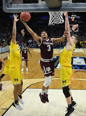 Isaiah Livers (4) and Moritz Wagner (13)