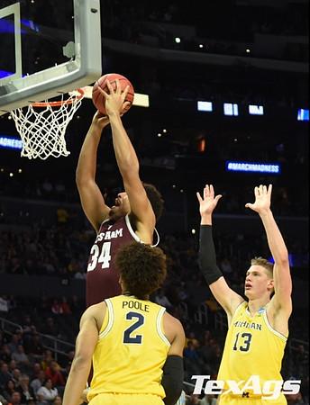Jordan Poole (2) and Moritz Wagner (13)