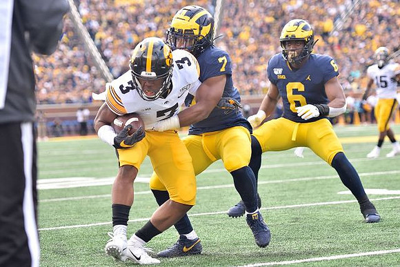 Khaleke Hudson (7) and Josh Uche (6)