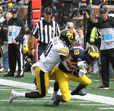 Mike Sainristil (19)