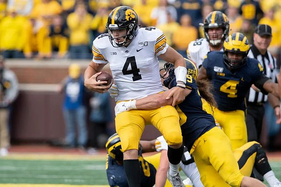 Carlo Kemp (2), Jordan Glasgow (29), and Michael Danna (4)