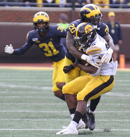 Vincent Gray (31) and Brad Hawkins (20)