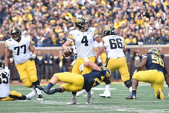 Jordan Glasgow (29) and Michael Dwumfour (50)