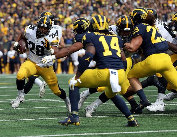 Carlo Kemp (2), Josh Metellus (14), and Jordan Glasgow (29)