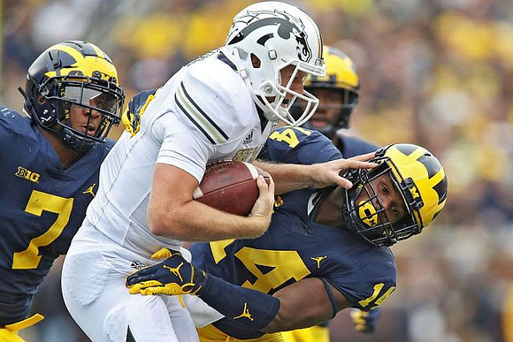 Khaleke Hudson (7) and Josh Metellus (14)