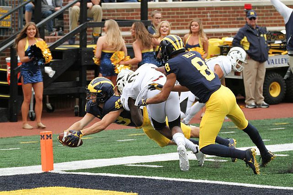 Jake McCurry (43) and Ronnie Bell (8)