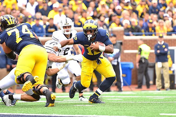 Karan Higdon (22) and Ben Bredeson (74)