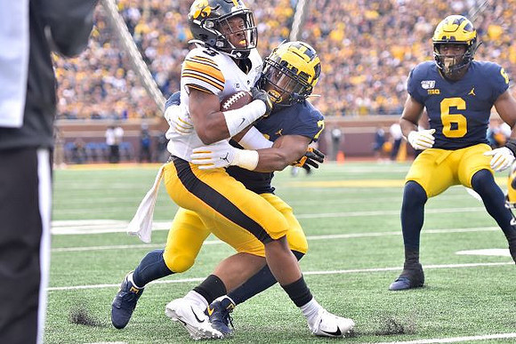 Khaleke Hudson (7) and Josh Uche (6)