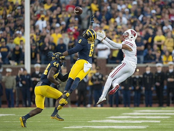 Delano Hill (44) and Channing Stribling (8)