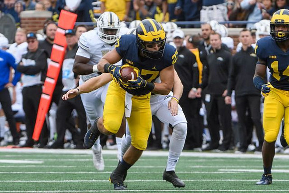 Joe Hewlett (27) and Josh Metellus (14)