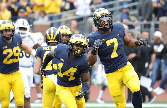 Jordan Glasgow (29), Jake McCurry (43), Josh Metellus (14), and Khaleke Hudson (7)