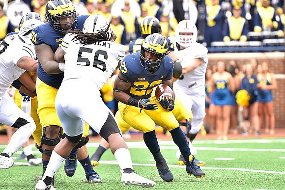 Cesar Ruiz (51) and Karan Higdon (22)