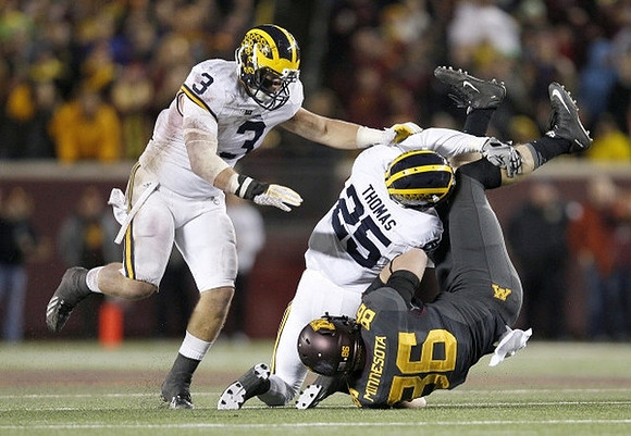 Desmond Morgan (3) and Dymonte Thomas (25)