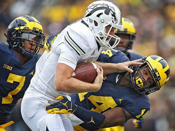 Khaleke Hudson (7) and Josh Metellus (14)