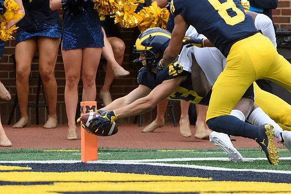 Jake McCurry (43) and Ronnie Bell (8)