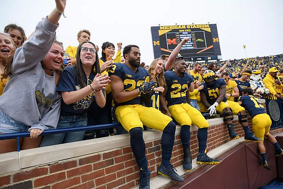 Tyree Kinnel (23), David Long (22), Cesar Ruiz (51), and Tru Wilson (13)