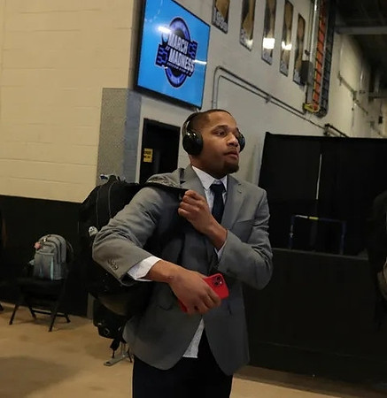 DeVante' Jones (12)