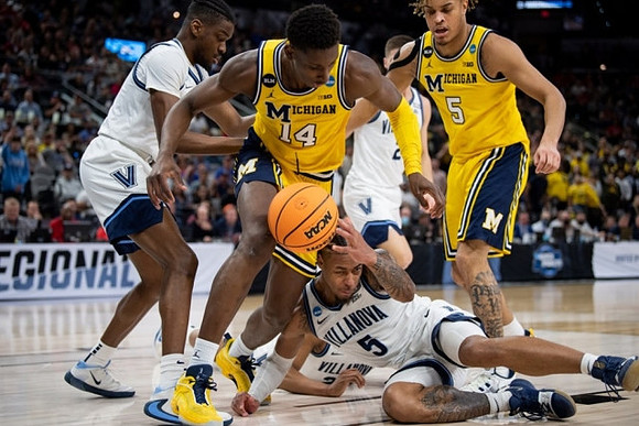 Moussa Diabate (14) and Terrance Williams II (5)
