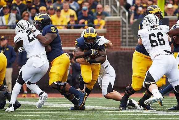 Cesar Ruiz (51) and Karan Higdon (22)