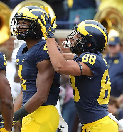 Nico Collins (4) and Grant Perry (88)