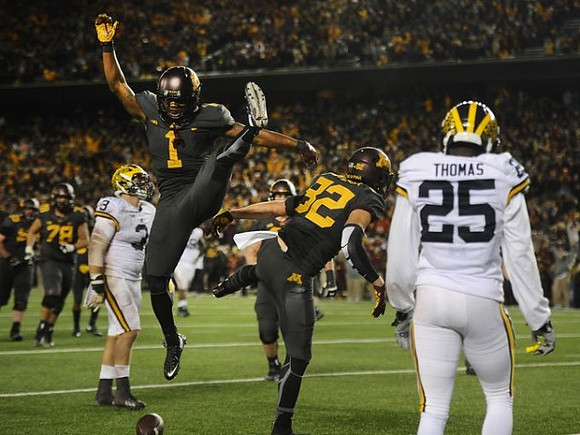 Desmond Morgan (3) and Dymonte Thomas (25)