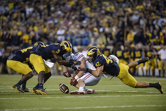 Delano Hill (44), Jabrill Peppers (5), and Ben Gedeon (42)