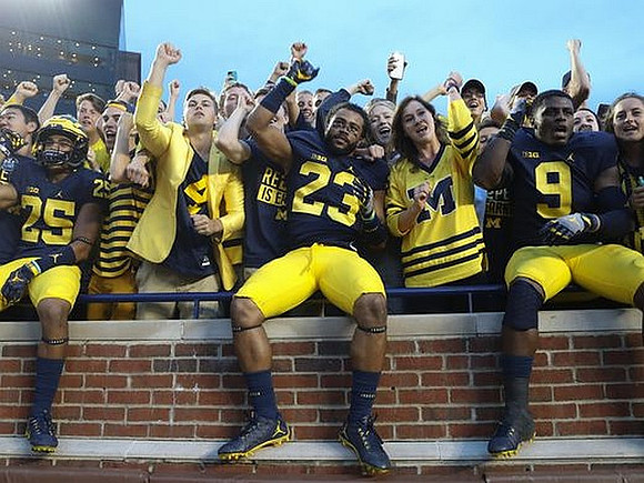 Dymonte Thomas (25), Tyree Kinnel (23), and Mike McCray (9)