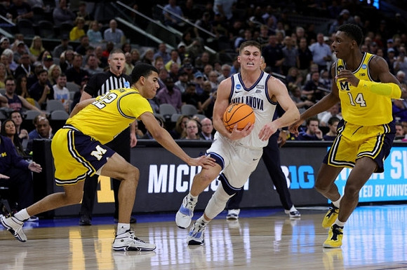 Caleb Houstan (22) and Moussa Diabate (14)