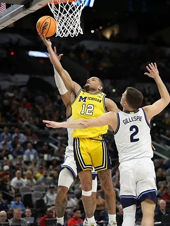 DeVante' Jones (12)