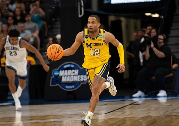DeVante' Jones (12)