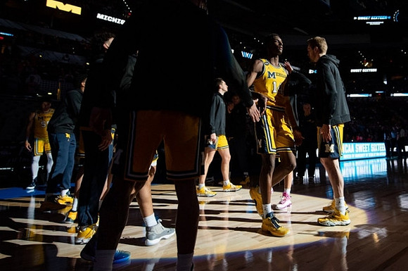 Moussa Diabate (14) and Michigan Team
