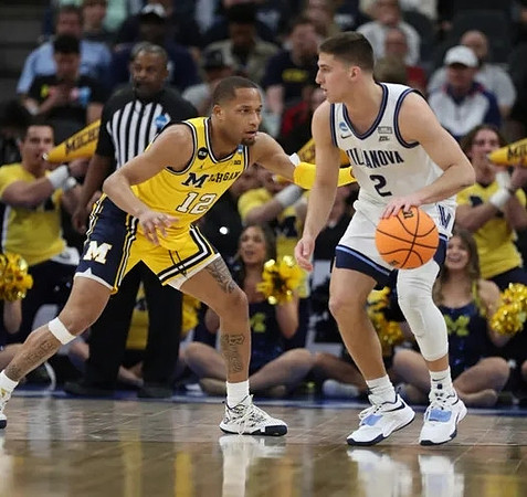 DeVante' Jones (12)
