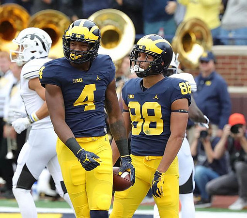 Nico Collins (4) and Grant Perry (88)