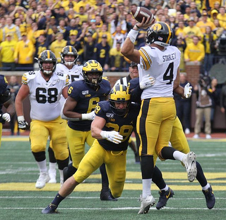 Josh Uche (6) and Jordan Glasgow (29)