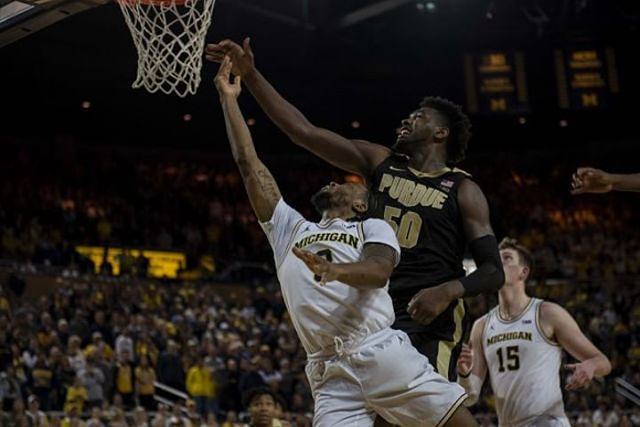 Zavier Simpson (3) and Jon Teske (15)
