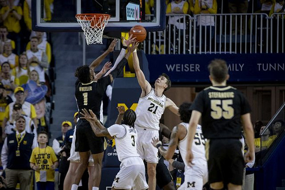 Zavier Simpson (3), Franz Wagner (21), and Eli Brooks (55)