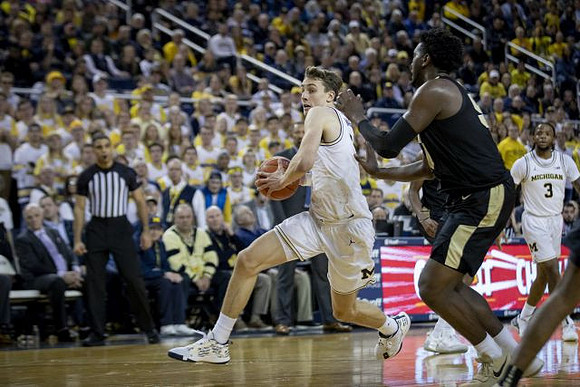 Franz Wagner (21) and Zavier Simpson (3)