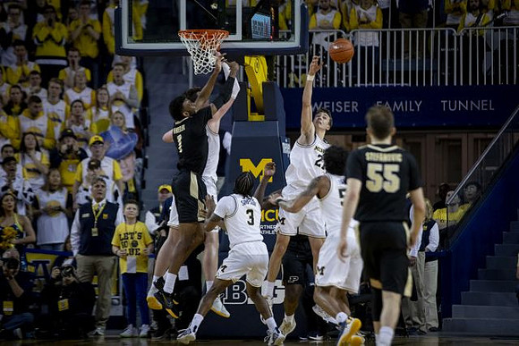 Zavier Simpson (3), Franz Wagner (21), and Eli Brooks (55)