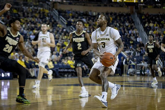 Austin Davis (51) and Zavier Simpson (3)